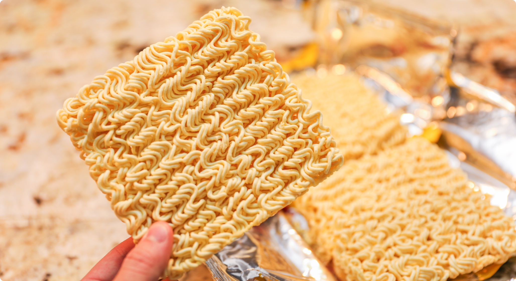 即席麺ケーキの外観検査